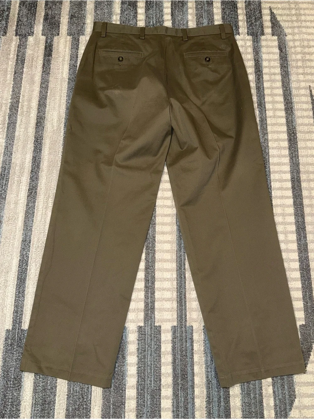 Dockers D3 Men’s Brown Grey Straight Leg Flat Front Chinos 34x30 Stretch Comfort